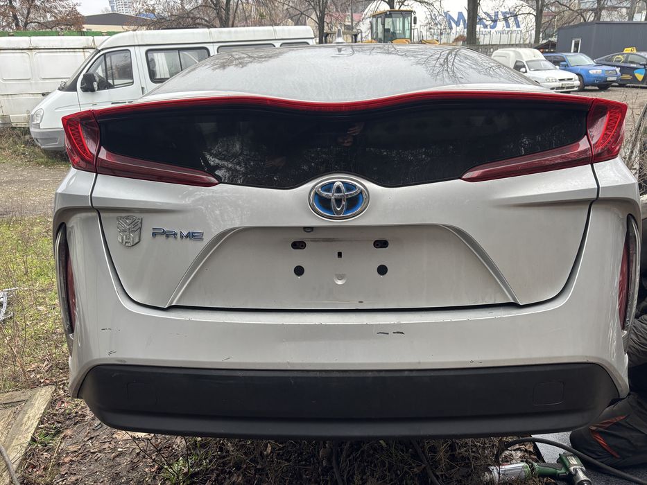 Крышка багажника Toyota prius 50 prime 2016-2022