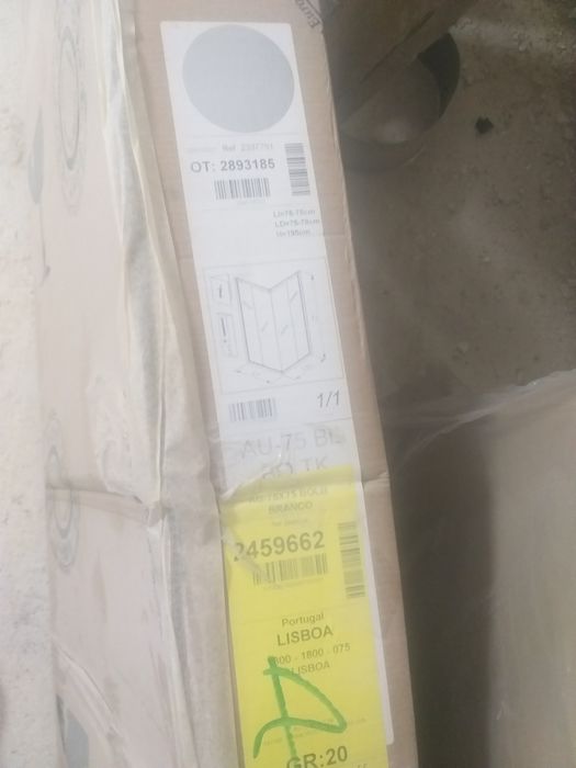 Cabine de ducha em vidro e perfil em alumiumínio lacado a  branco bran