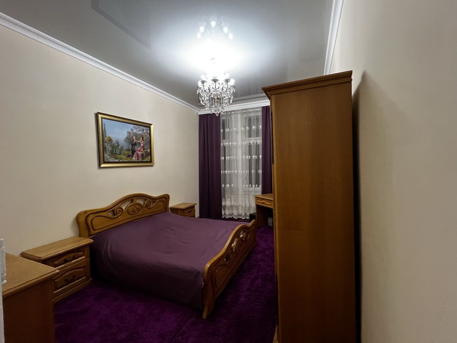 Здається на довготривалий термін квартира в центрі міста.