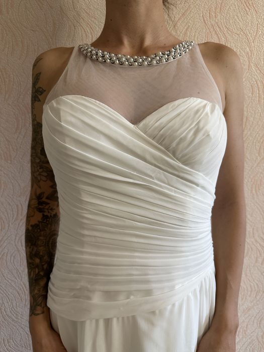 Весільна сукня біла