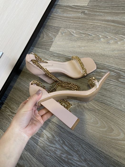 Продаю нові босоніжки