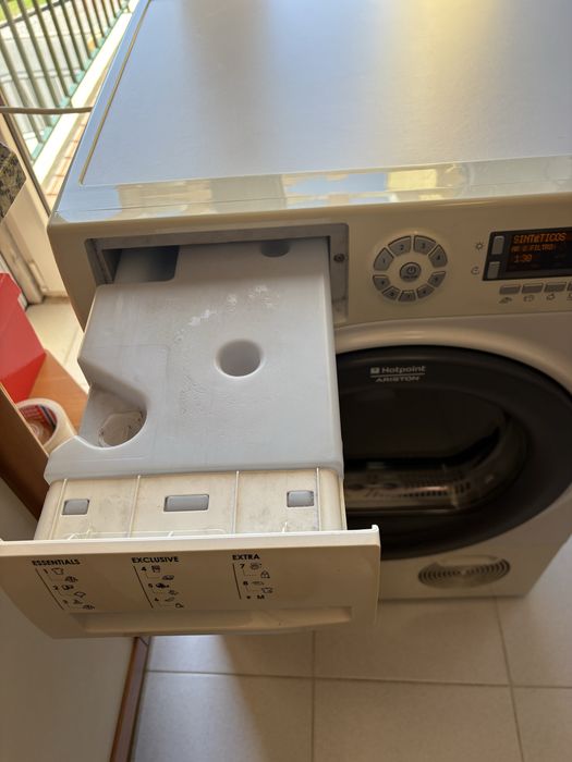 Máquina de secar Hotpoint Ariston A TCD 874