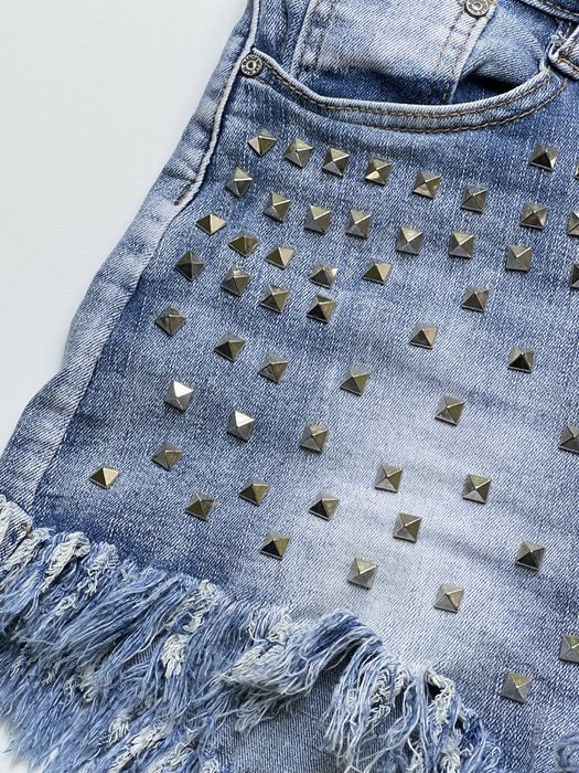 Spodenki jeansowe z ćwiekami L 40