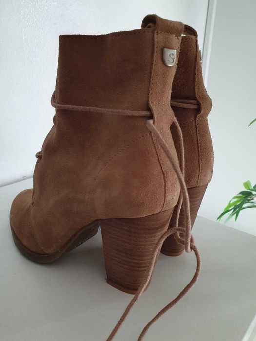 Botim SALSA, T 38, cor camel. Nunca usados.