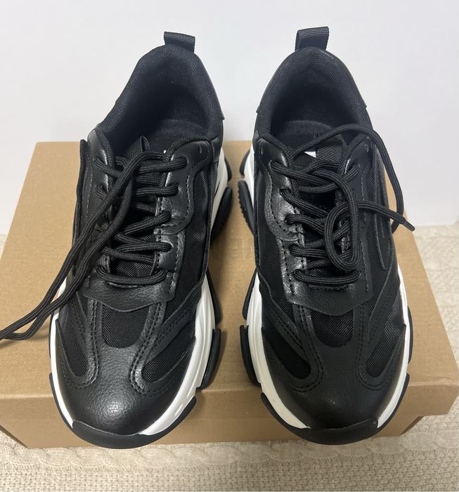 Нові кросівки Steve Madden ( оригінал)  розмір 8,5 ( маломірять )