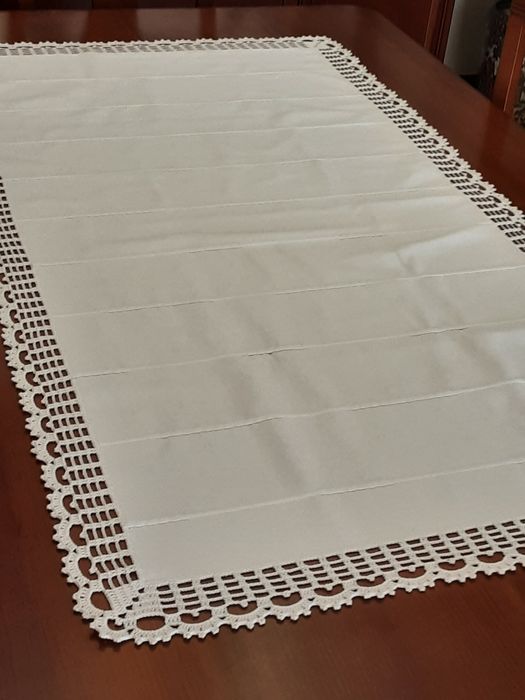 Pano em linho e croché  para mesa
