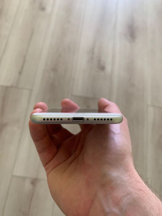 iPhone 7 128 GB Silver Neverlock в идеальном состоянии