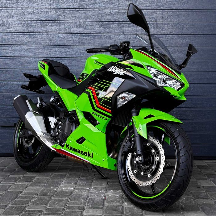 Продам мотоцикл Kawasaki Ninja 250 (0674)