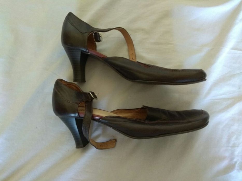 Skorzane buty na obcasie