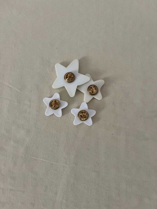 Pins estrela, conjunto de 4 – novos (azul, rosa, verde-água)