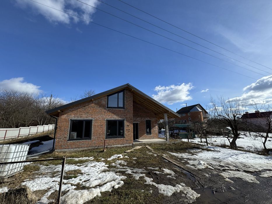 Продаж будинку Лезневе