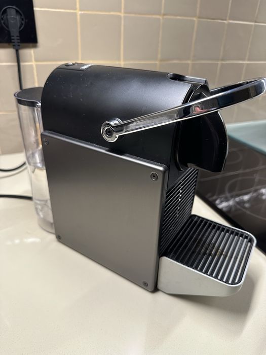 Maquina de Cafe Nespresso Pixie