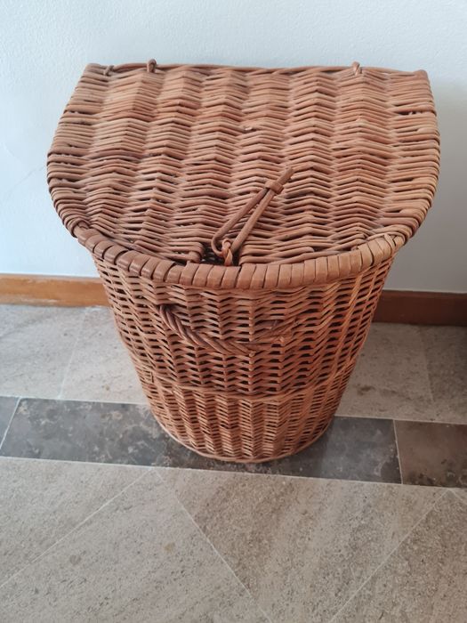 Cesto de verga em ótimo estado