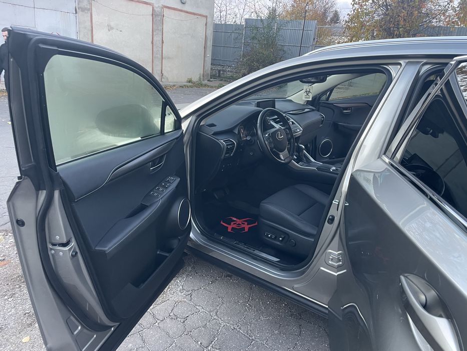 Продам Lexus NX300h