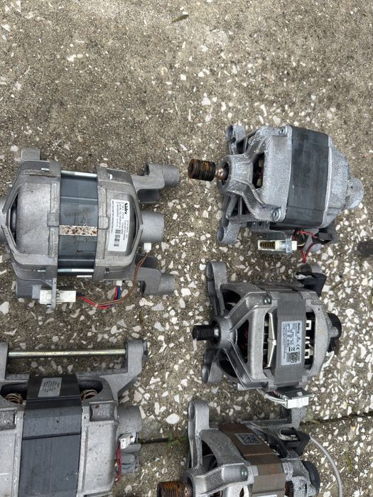 Lote motores máquinas lavar roupa a funcionar