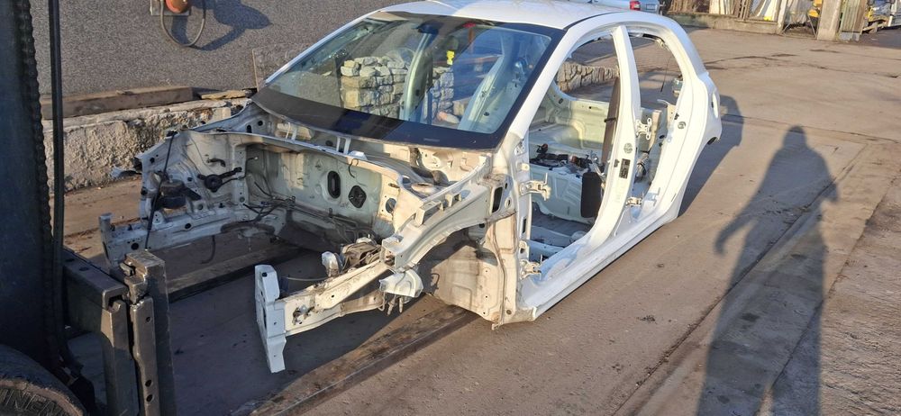 Ćwiartka błotnik próg słupek dach Kia Rio iv 4 UD
