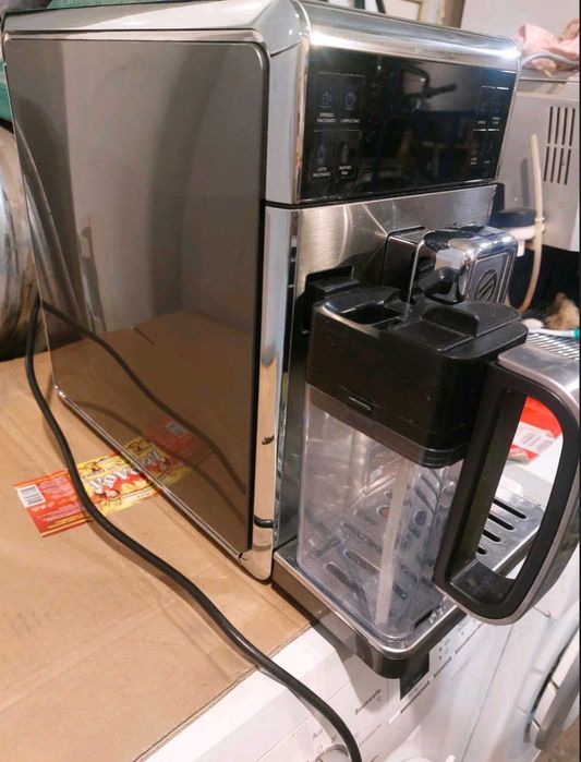 Кавомашина Saeco GranBaristo HD8975 / Преміум кавоварка з молочником (Made in Italy)
