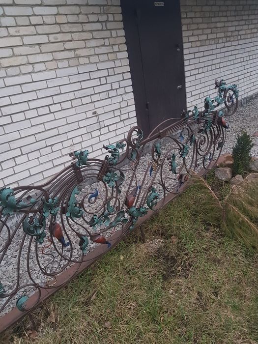 Забор из металла кованый.
