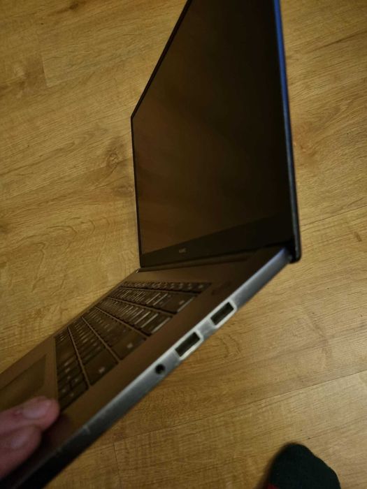 Huawei D15 R5 3500U, 8GB RAM, 238GB ROM.