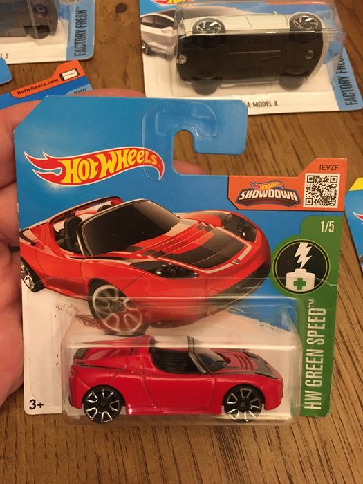 TESLA Hotwheels 2016 green speed roadster model s