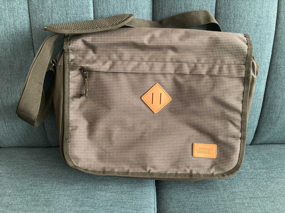 Torba na ramię na laptopa i dokumenty