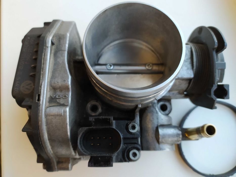 Дроссельная заслонка Шкода Октавия-Тур,    06A 133064J