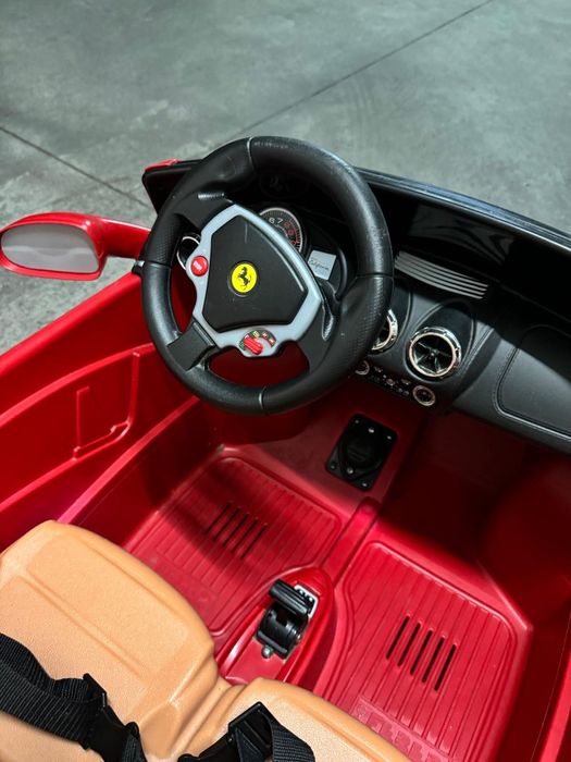 Carro elétrico dois lugares Ferrari para criança