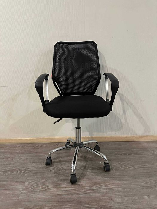 Крісло офісне АКЛАС Тета CH PR в гарному стані. Маю 2шт. м. Шулявська