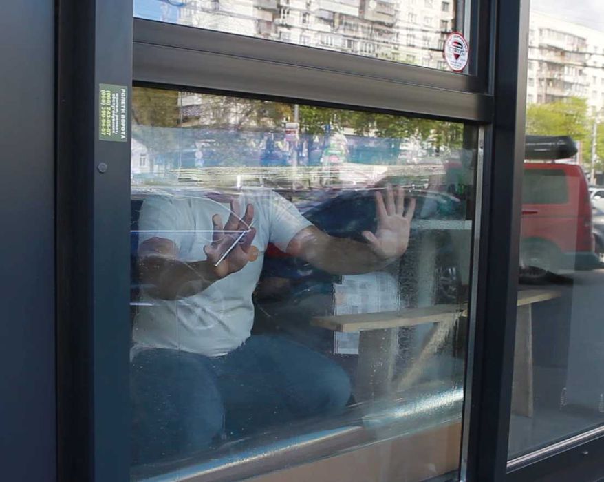 Бронированная пленка на окна. Защита от разлета осколков. Бронепленка