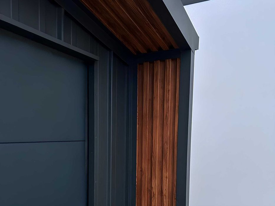 Nowoczesny garaż blaszany blacha NA RĄBEK wypust dachu automat 6x5,8m