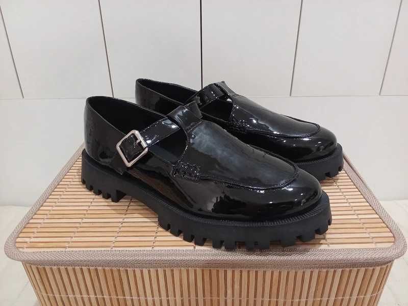 czarne lakierowane loafersy marki Bonprix roz. 40 wkładka 25,5 cm nowe