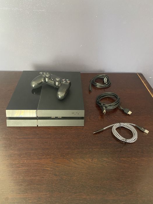 Konsola PS4 Fat + pad i okablowanie