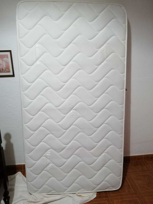 Cama de Solteiro/Estrado/Colchão