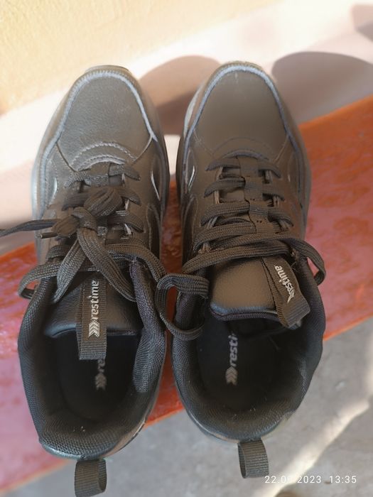 Кроссовки кожаные. Новые 38 р.