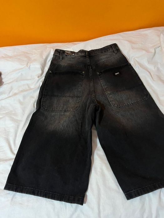 2 calções novos de ganga.