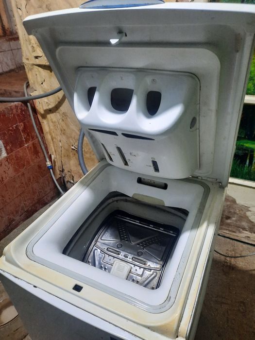 Пральна вертикальна машинка Whirlpool