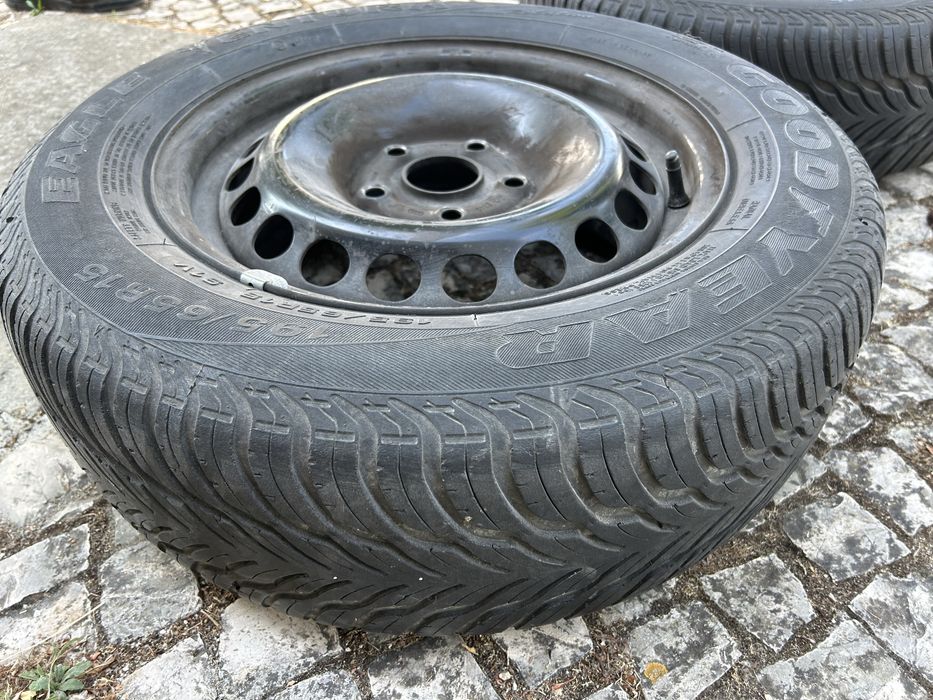 Jante de ferro com pneu