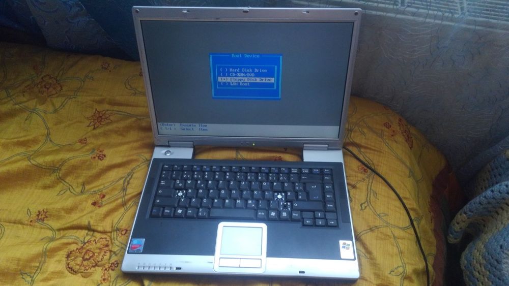 Німеччина! Ноутбук Hyrican 8050D