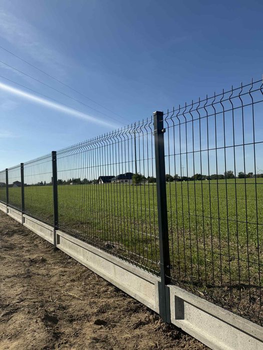 Ogrodzenie panelowe 1.23m x 2.50m drut 4mm plus podmurówka betonowa