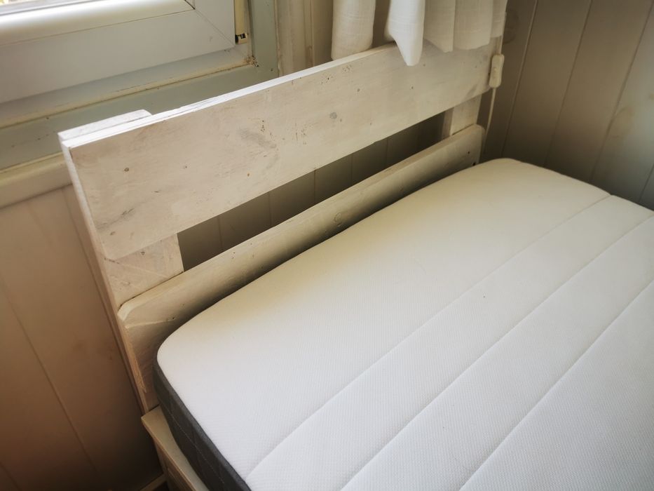 Cama de paletes com colchão  80x200cm com 2 gavetões para arrumação