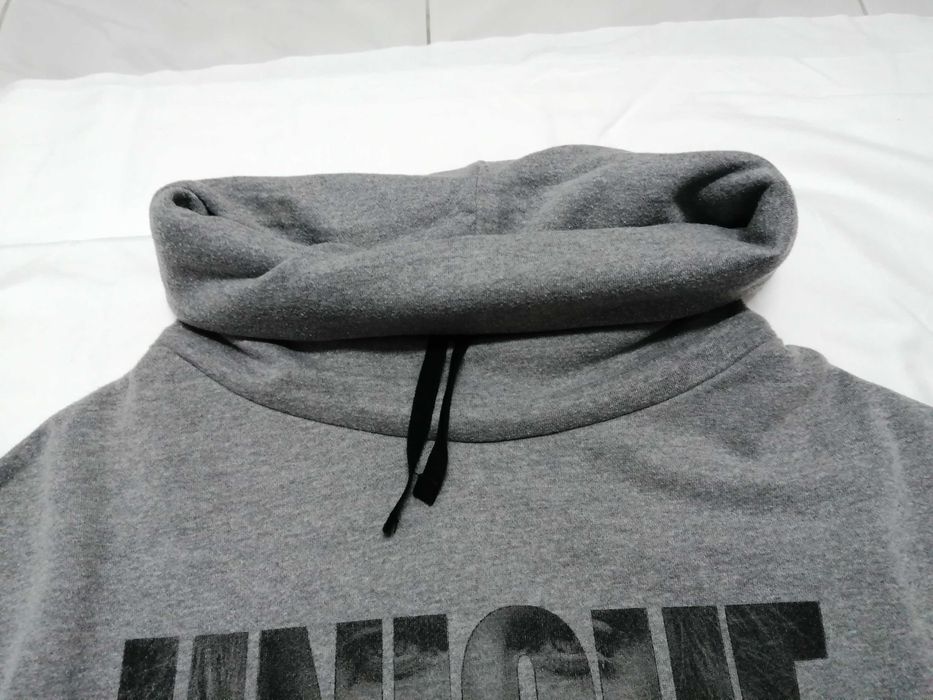 Sweat cinzenta com gola