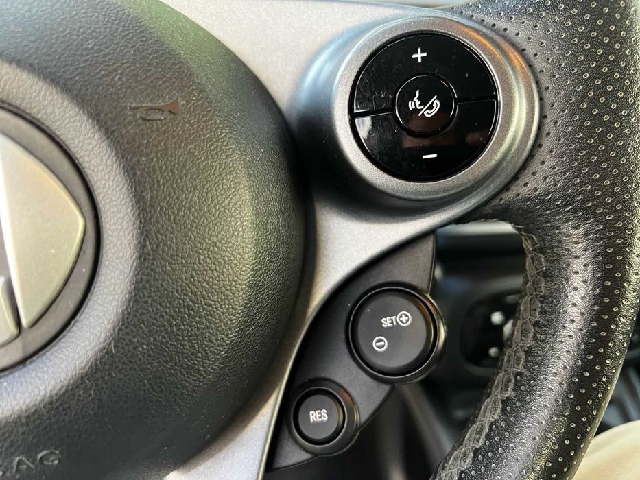 smart Forfour de 90CV de caixa manual na versão Passion irrepreensível