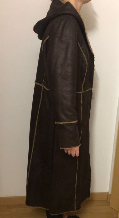 Casaco comprido com capuz