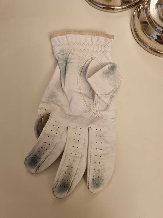 Duas luvas de golf nunca usadas