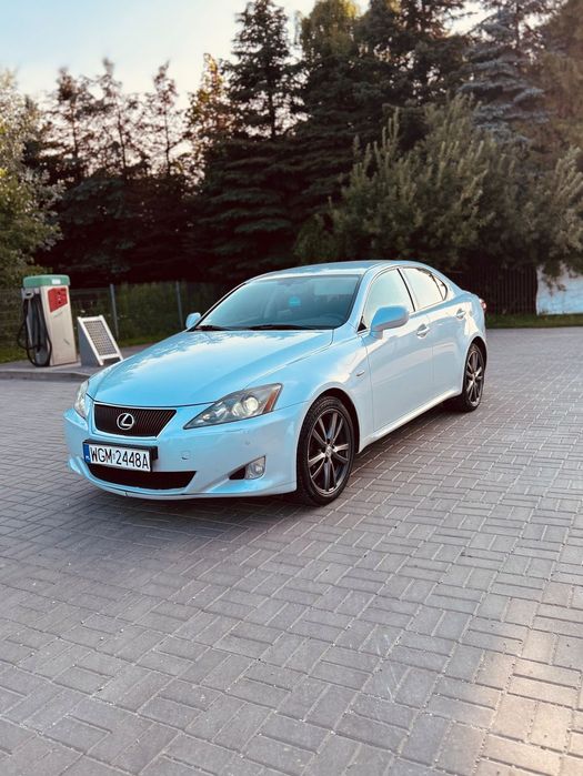 Lexus IS
