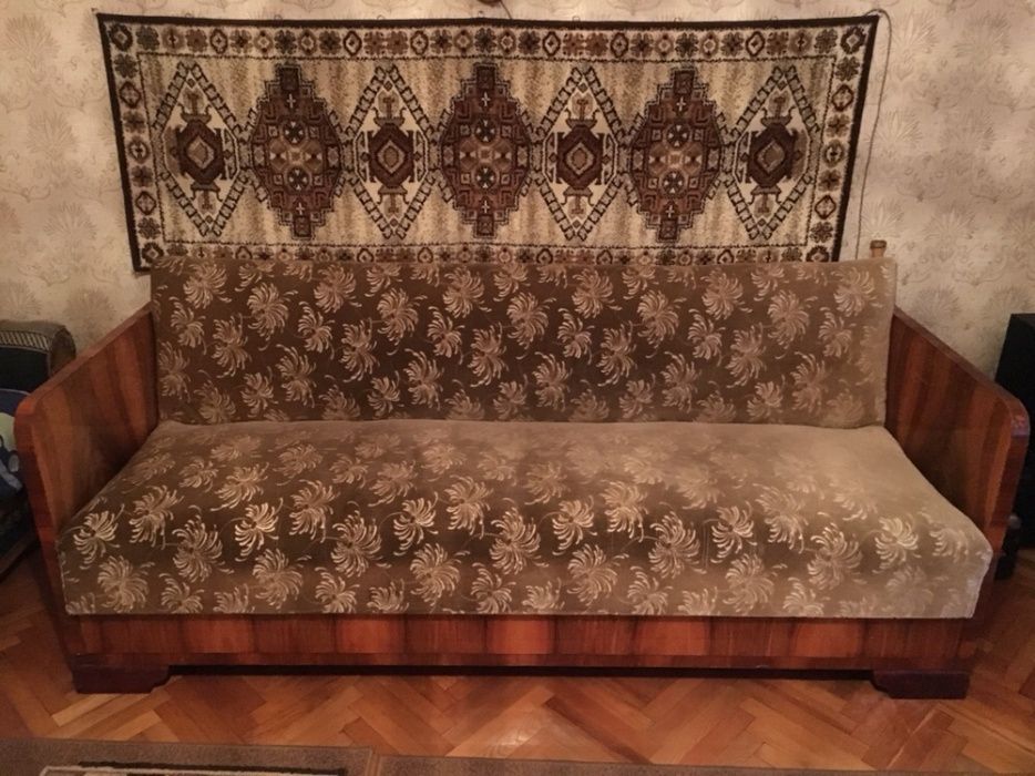 Продаю антикваріат диван,крісла,журнальний столик