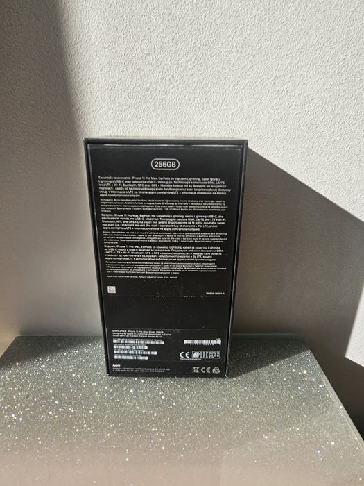 Pudełko od iPhone 11 pro max biały