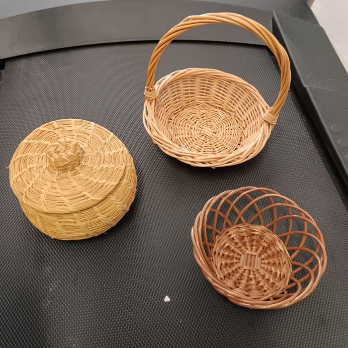 Pequenos cestos de vários formatos