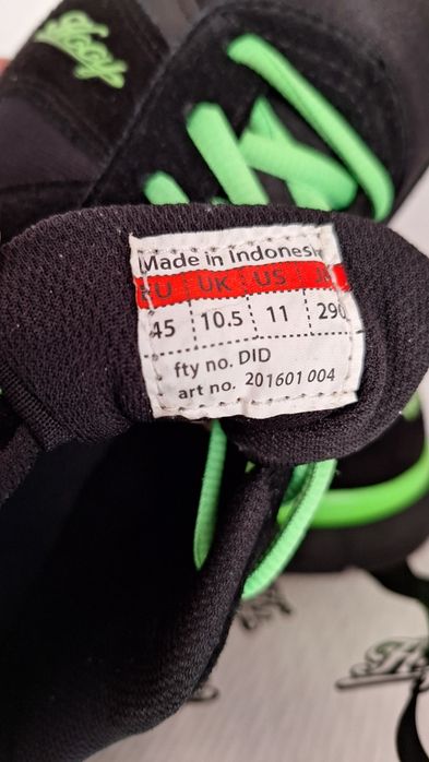 Buty nowe męskie sportowe czarne rozmiar 45  wkładka 29 cm