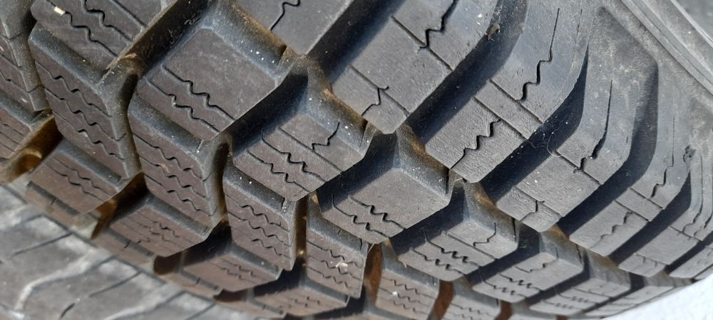 Pneu 195-80 original suplente freelander1